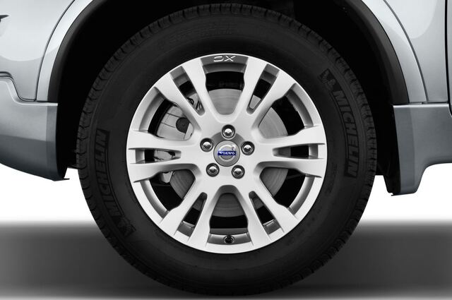 Volvo XC90 (Baujahr 2013) Summum 5 Türen Reifen und Felge