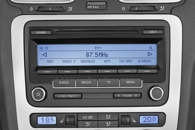 Volkswagen Eos (Baujahr 2010) Individual 2 Türen Radio und Infotainmentsystem