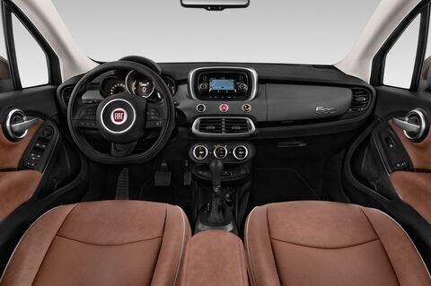 FIAT 500X (Baujahr 2016) Cross Plus 5 Türen Cockpit und Innenraum