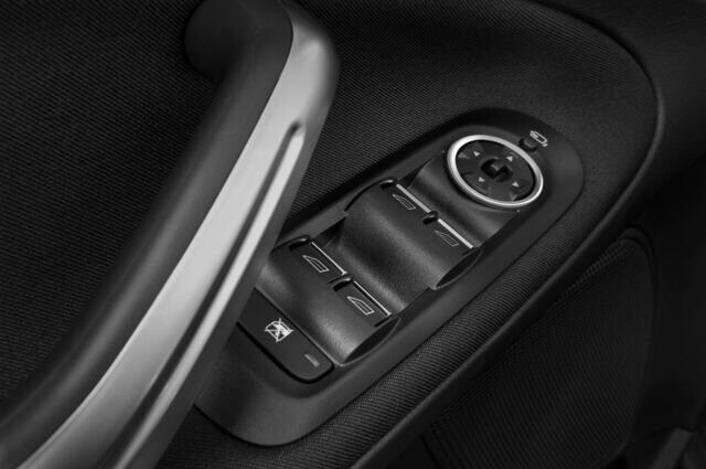 Ford S-Max (Baujahr 2011) Trend 5 Türen Bedienungselemente Tür