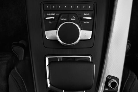 Audi A4 (Baujahr 2017) Sport 4 Türen Radio und Infotainmentsystem