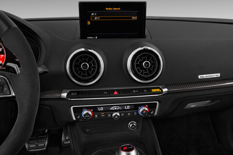 Audi RS 3 (Baujahr 2019) - 4 Türen Radio und Infotainmentsystem