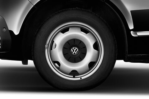 Volkswagen Multivan (Baujahr 2020) Highline 5 Türen Reifen und Felge