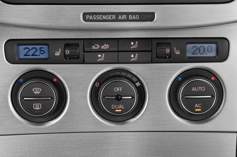 Volkswagen Passat (Baujahr 2010) Comfortline 5 Türen Temperatur und Klimaanlage