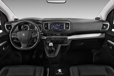 Peugeot Traveller (Baujahr 2017) Allure 4 Türen Cockpit und Innenraum