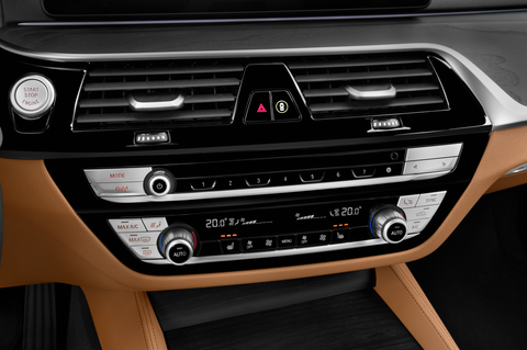 BMW 5 Series Touring (Baujahr 2023) Luxury Line 5 Türen Temperatur und Klimaanlage