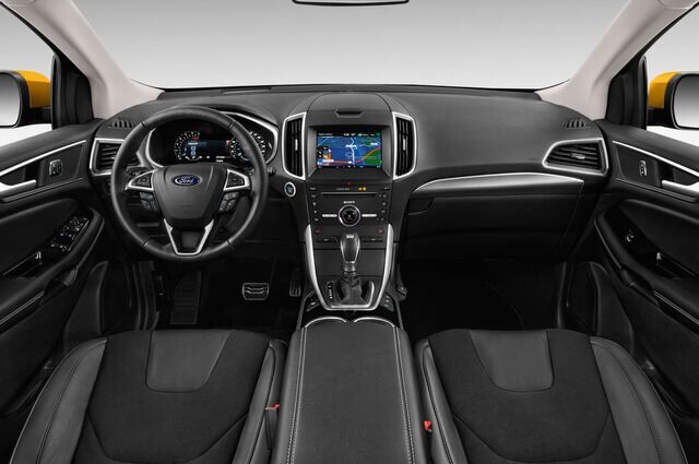 Ford Edge (Baujahr 2017) Sport 5 Türen Cockpit und Innenraum