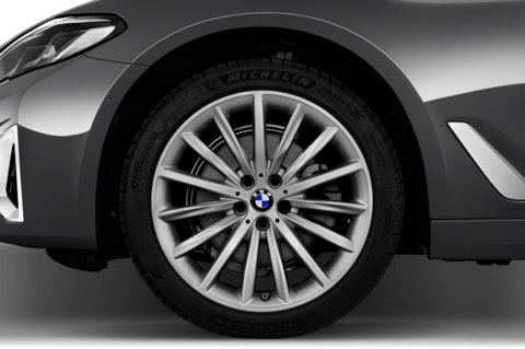 BMW 5 Series Touring (Baujahr 2023) Luxury Line 5 Türen Reifen und Felge
