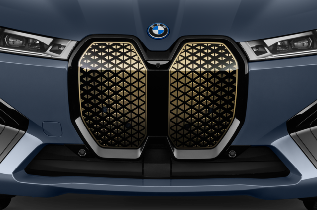 BMW iX M60 (Baujahr 2022) M Automobile 5 Türen Kühlergrill und Scheinwerfer
