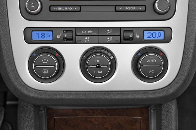 Volkswagen Eos (Baujahr 2010) Individual 2 Türen Temperatur und Klimaanlage