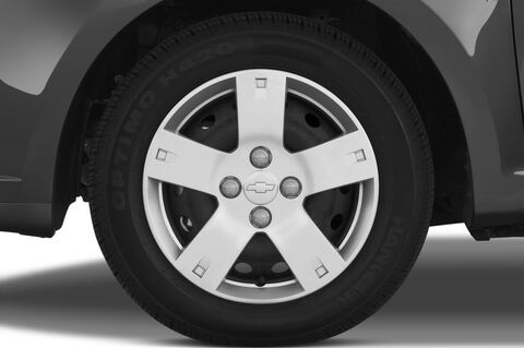 Chevrolet Aveo (Baujahr 2010) LT 5 Türen Reifen und Felge
