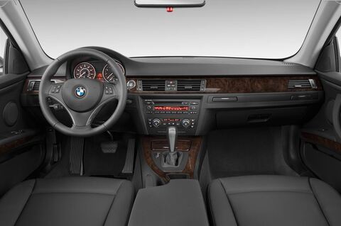 BMW 3 Series (Baujahr 2010) 335i 2 Türen Cockpit und Innenraum