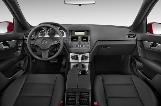 Mercedes C-Class (Baujahr 2011) Avantgarde 4 Türen Cockpit und Innenraum