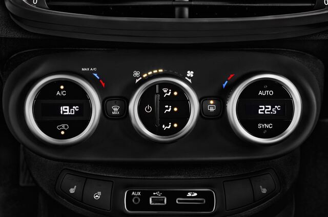 FIAT 500X (Baujahr 2016) Cross Plus 5 Türen Temperatur und Klimaanlage