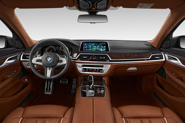 BMW 7 Series (Baujahr 2018) - 4 Türen Cockpit und Innenraum