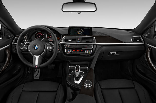 BMW 4 series (Baujahr 2019) M Sport 2 Türen Cockpit und Innenraum