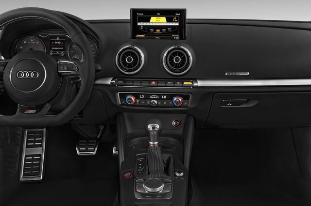 Audi S3 (Baujahr 2015) 2.0 Tfsi Quattro 4 Türen Mittelkonsole