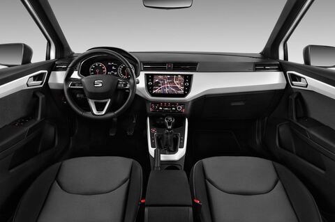 SEAT Arona (Baujahr 2018) Xcellence 5 Türen Cockpit und Innenraum