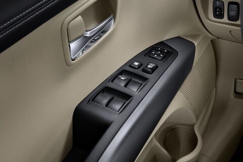 Mitsubishi Outlander (Baujahr 2010) - 5 Türen Bedienungselemente Tür