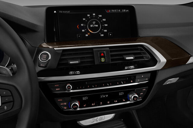 BMW X3 (Baujahr 2019) xLine 5 Türen Radio und Infotainmentsystem