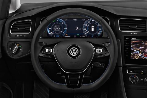 Volkswagen Golf (Baujahr 2017) e 5 Türen Lenkrad