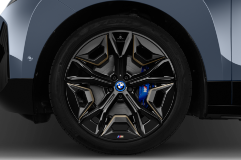 BMW iX M60 (Baujahr 2022) M Automobile 5 Türen Reifen und Felge