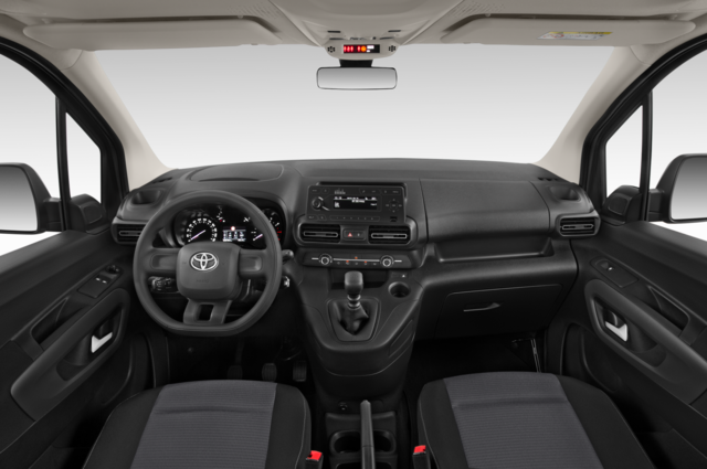 Toyota Proace City Verso (Baujahr 2020) - 5 Türen Cockpit und Innenraum