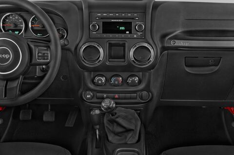 Jeep Wrangler Unlimited (Baujahr 2014) Sport 5 Türen Mittelkonsole