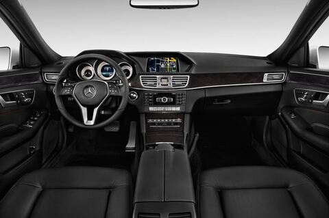 Mercedes E-Class (Baujahr 2014) Avantgarde 4 Türen Cockpit und Innenraum