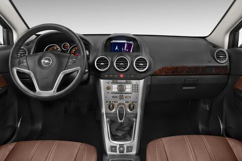 Opel Antara (Baujahr 2011) Design Edition 5 Türen Cockpit und Innenraum