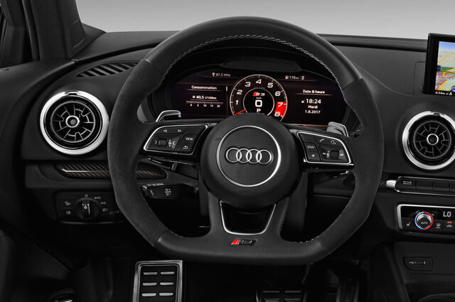 Audi RS 3 (Baujahr 2019) - 4 Türen Lenkrad