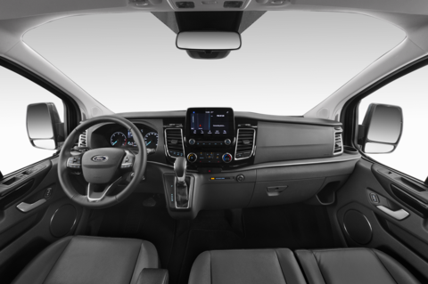 Ford Tourneo Custom (Baujahr 2020) Titanium 4 Türen Cockpit und Innenraum
