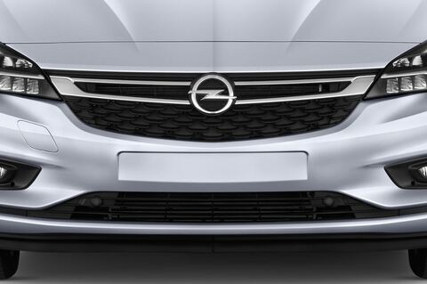 Opel Astra (Baujahr 2016) Innovation 5 Türen Kühlergrill und Scheinwerfer