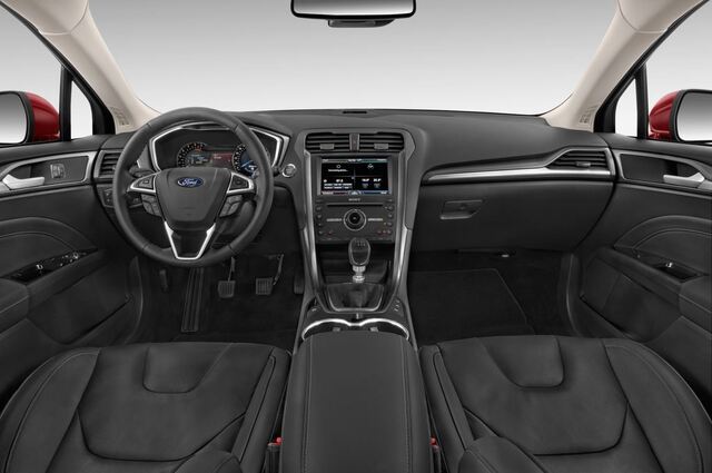 Ford Mondeo (Baujahr 2015) Titanium 5 Türen Cockpit und Innenraum