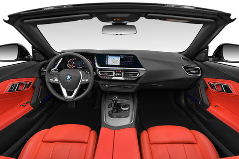 BMW Z4 (Baujahr 2019) Sport Line 2 Türen Cockpit und Innenraum