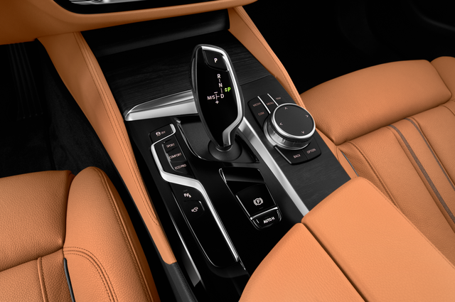 BMW 5 Series Touring (Baujahr 2020) Luxury Line 5 Türen Schalthebel