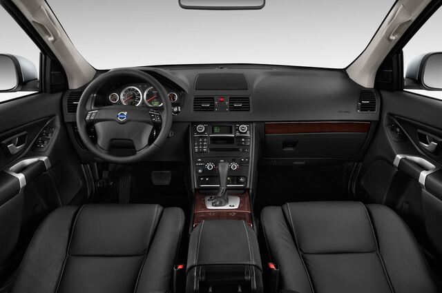 Volvo XC90 (Baujahr 2012) Summum 5 Türen Cockpit und Innenraum