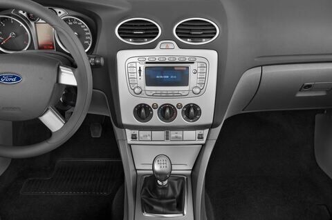Ford Focus (Baujahr 2009) Trend 2 Türen Mittelkonsole