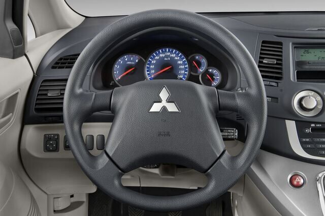 Mitsubishi Grandis (Baujahr 2010) INVITE 5 Türen Lenkrad