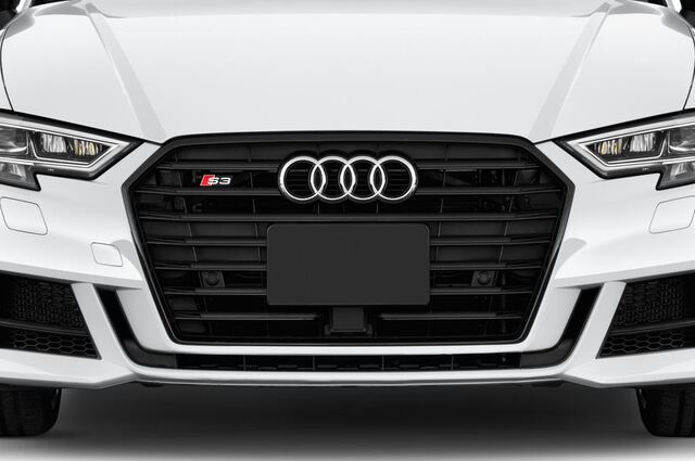 Audi S3 (Baujahr 2017) - 4 Türen Kühlergrill und Scheinwerfer