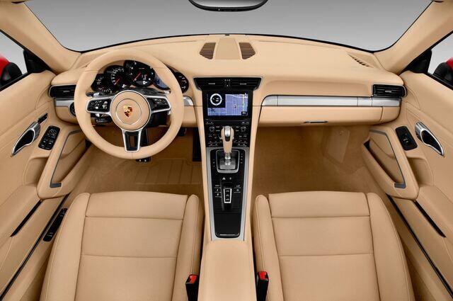 Porsche 911 (Baujahr 2017) Carrera 2 Türen Cockpit und Innenraum