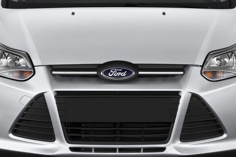 Ford Focus (Baujahr 2012) Trend 5 Türen Kühlergrill und Scheinwerfer