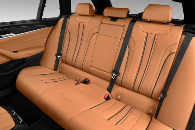 BMW 5 Series Touring (Baujahr 2020) Luxury Line 5 Türen Rücksitze