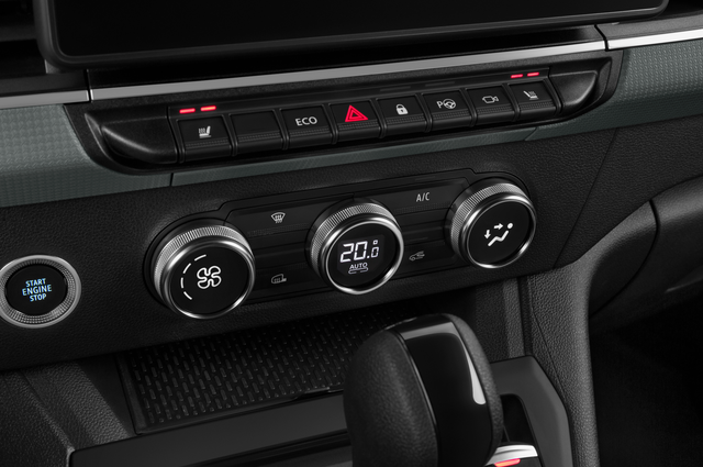 Nissan Townstar Electric (Baujahr 2023) EV Tekna 4 Türen Temperatur und Klimaanlage