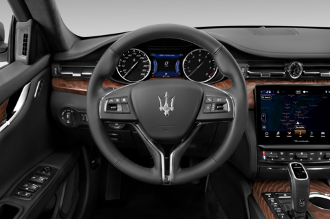 Maserati Quattroporte (Baujahr 2022) GT 4 Türen Lenkrad