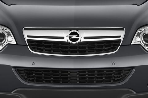 Opel Antara (Baujahr 2011) Design Edition 5 Türen Kühlergrill und Scheinwerfer