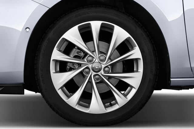 Opel Astra (Baujahr 2016) Innovation 5 Türen Reifen und Felge