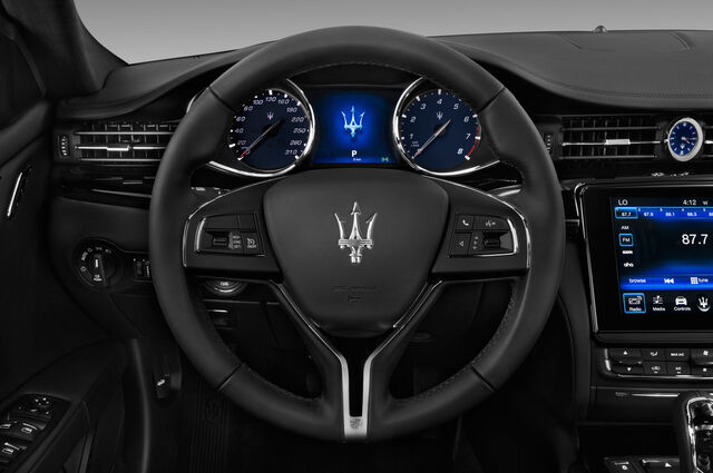 Maserati Quattroporte (Baujahr 2018) S 4 Türen Lenkrad