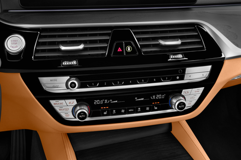 BMW 5 Series Touring (Baujahr 2020) Luxury Line 5 Türen Temperatur und Klimaanlage