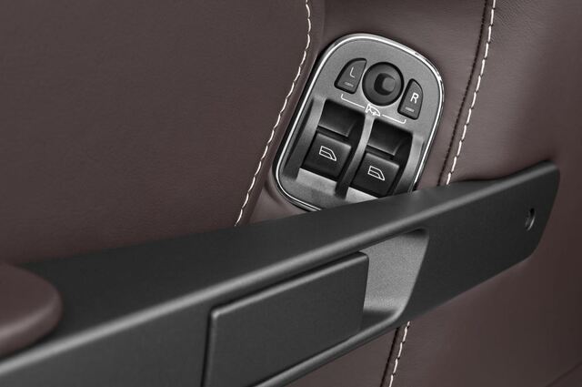 Aston Martin V8 Vantage (Baujahr 2010) - 2 Türen Bedienungselemente Tür